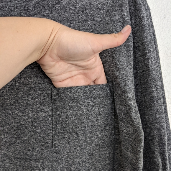 GAP Charcoal Heathered Gray Long Sleeve - Picture 4 of 6